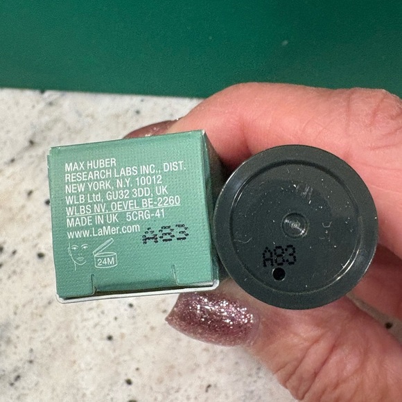 LA MER. The Revitalizing Hydrating Serum. Fresh, unopened, unused in box. NWT. - Picture 3 of 3